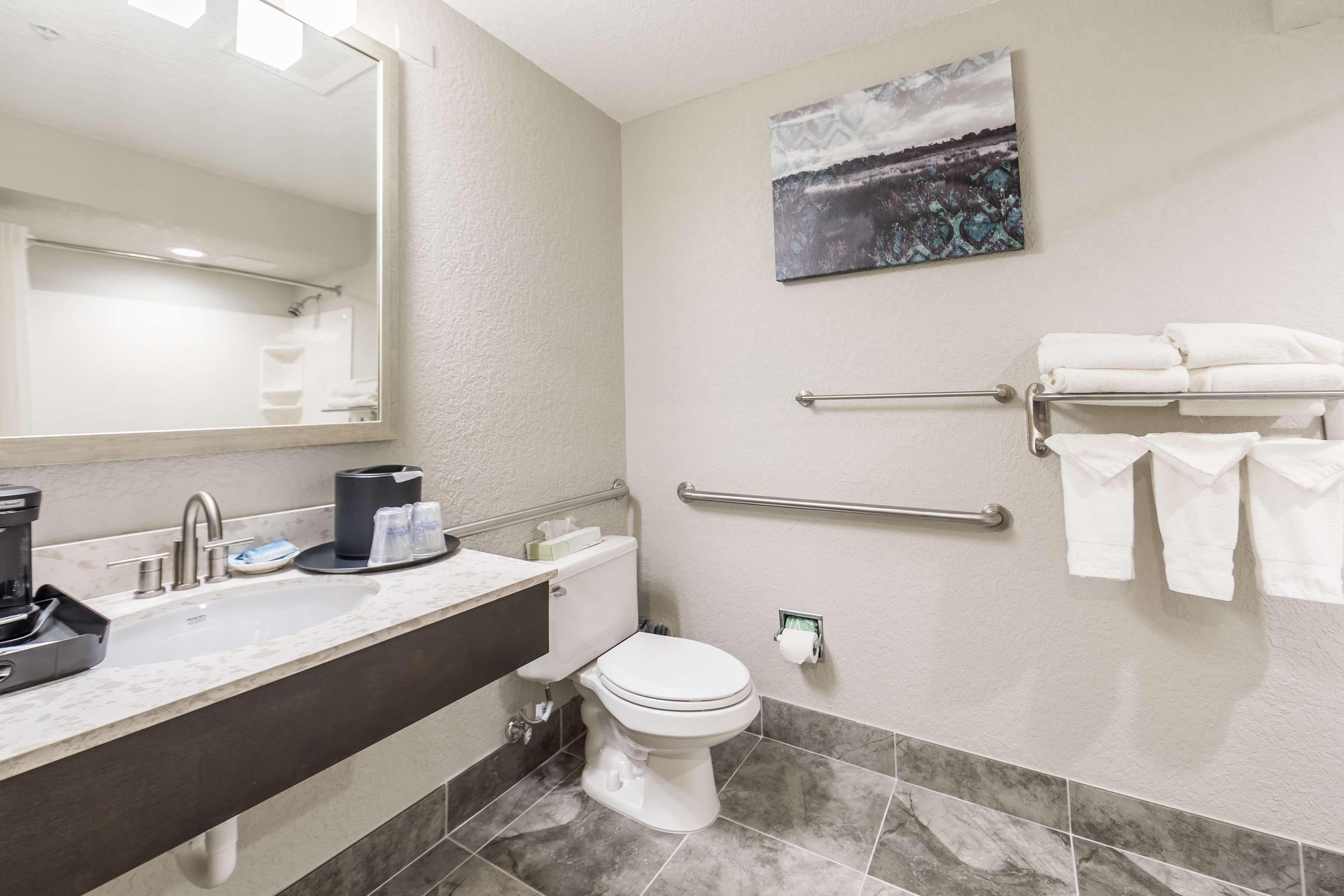 Best Western Plus Sebastian Hotel & Suites Exterior photo