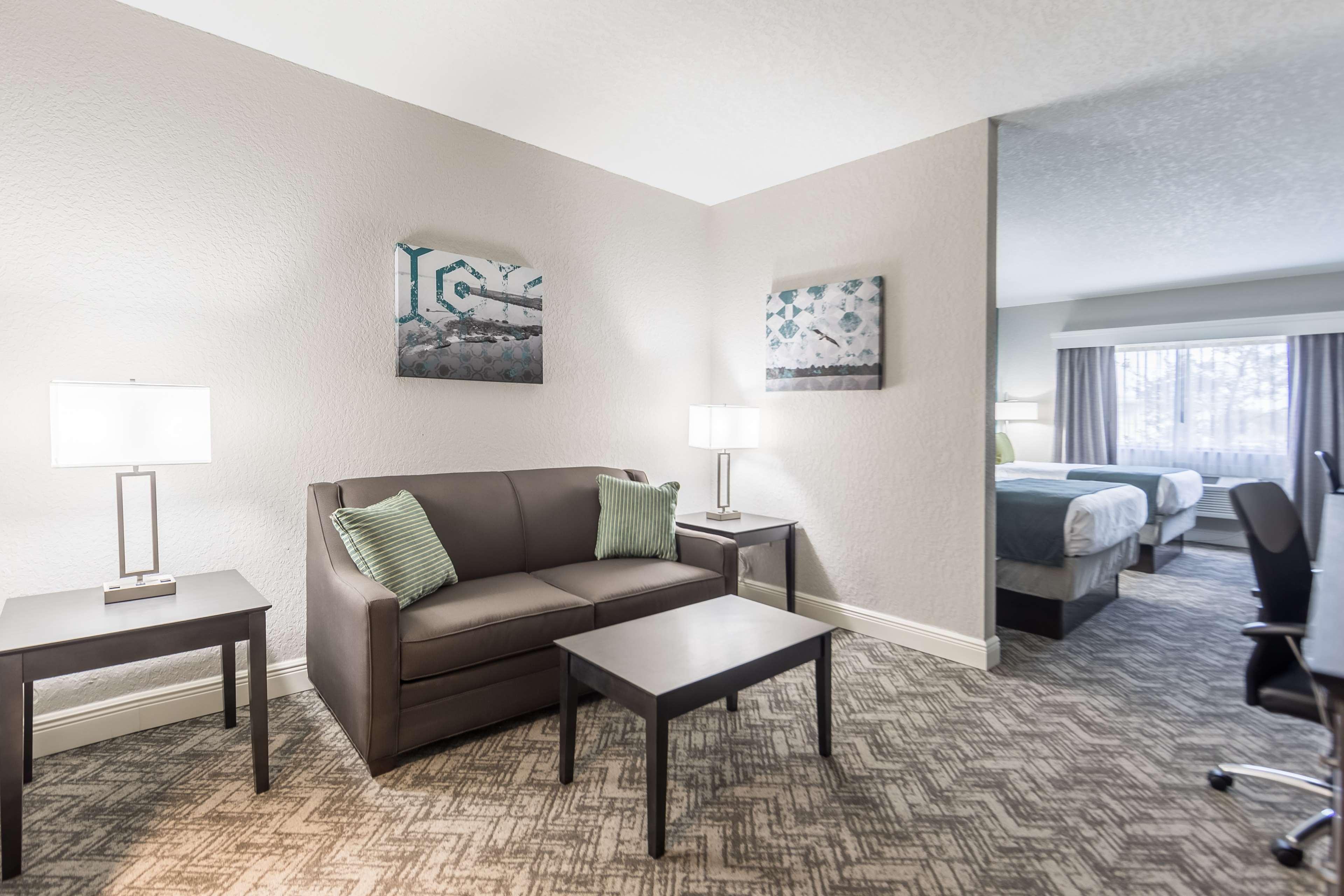Best Western Plus Sebastian Hotel & Suites Exterior photo