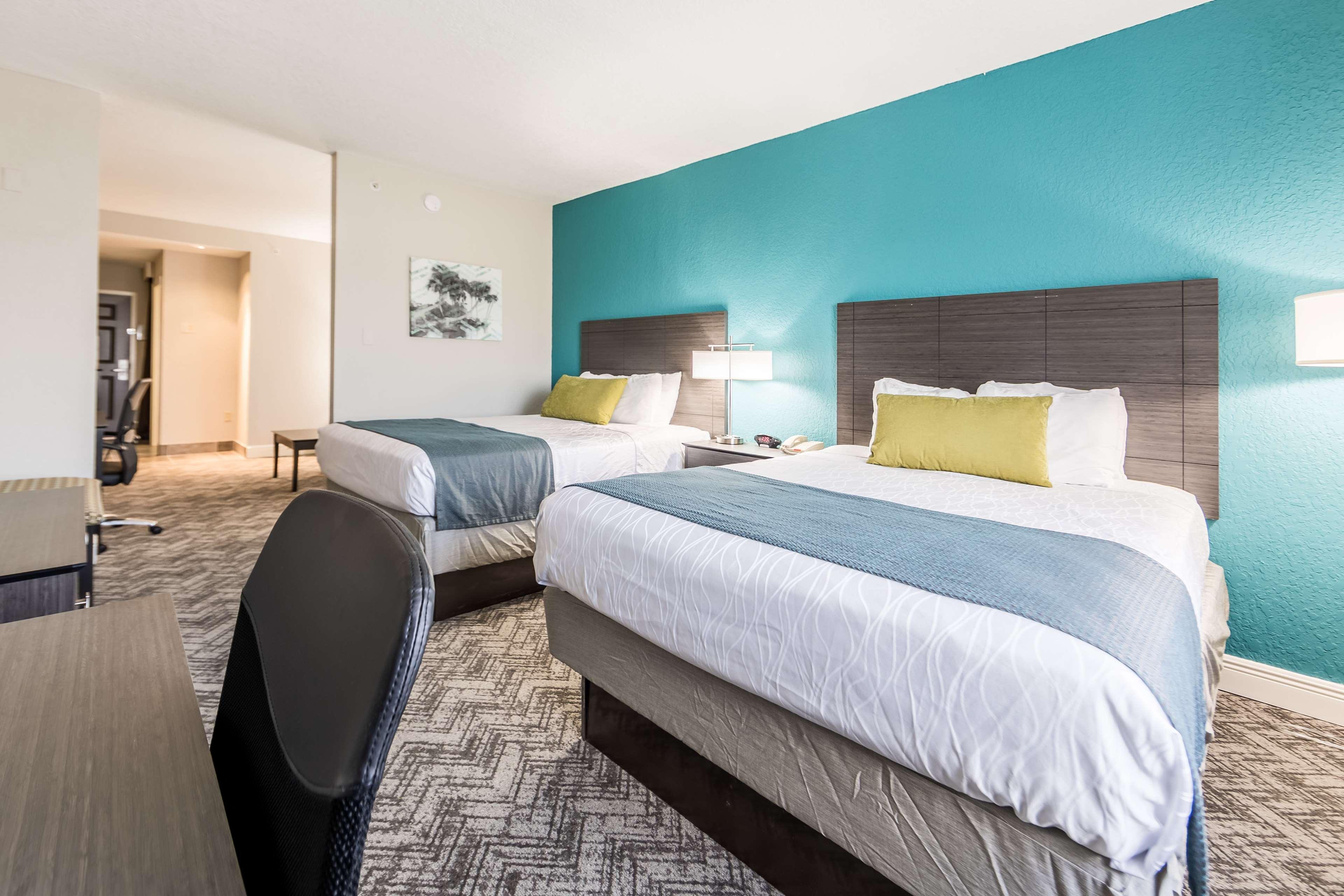 Best Western Plus Sebastian Hotel & Suites Exterior photo
