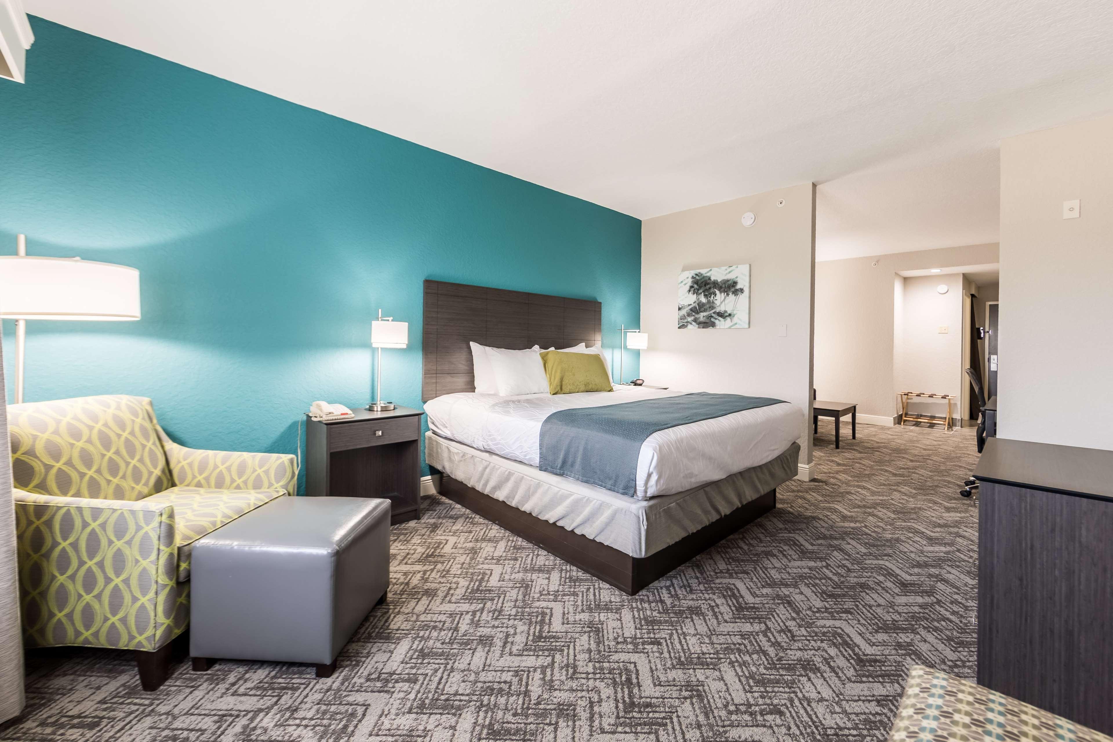 Best Western Plus Sebastian Hotel & Suites Exterior photo