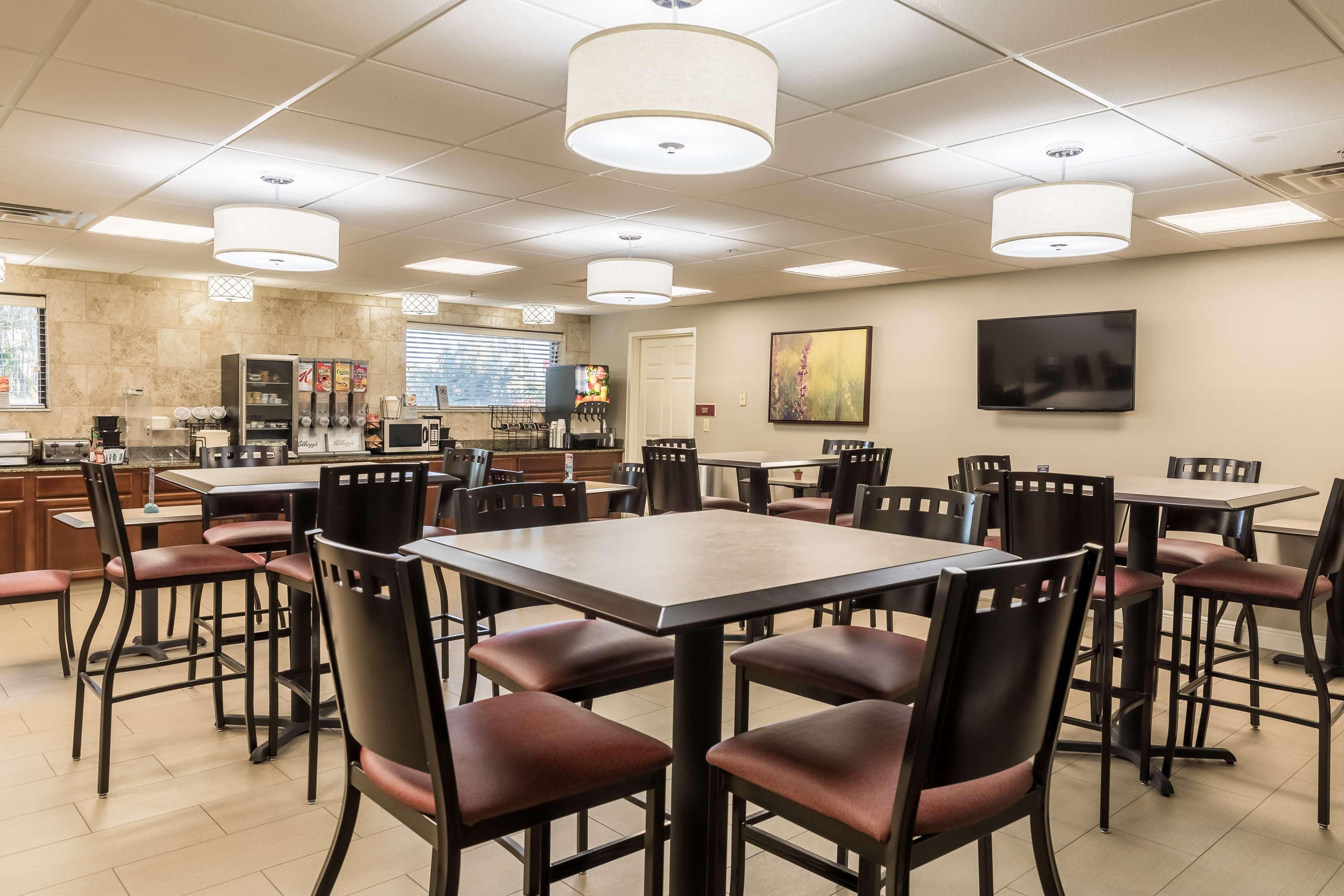 Best Western Plus Sebastian Hotel & Suites Exterior photo